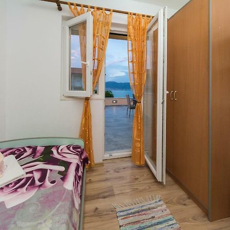 Apartment Leut With Spacious Terrace And Sea View 斯拉汀 外观 照片