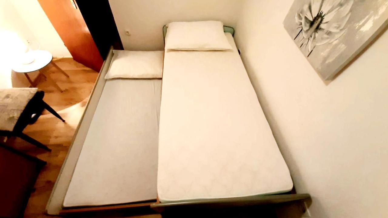 Apartment Leut With Spacious Terrace And Sea View 斯拉汀 外观 照片