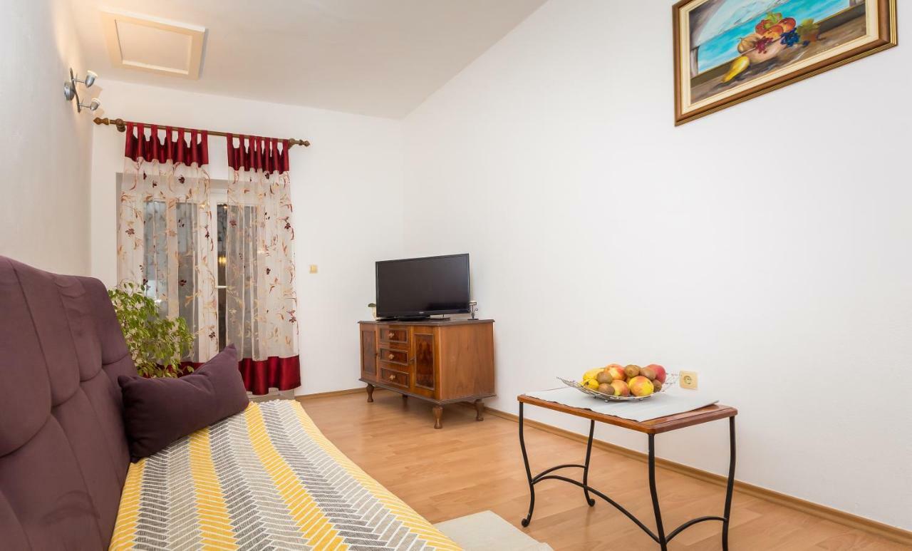Apartment Leut With Spacious Terrace And Sea View 斯拉汀 外观 照片