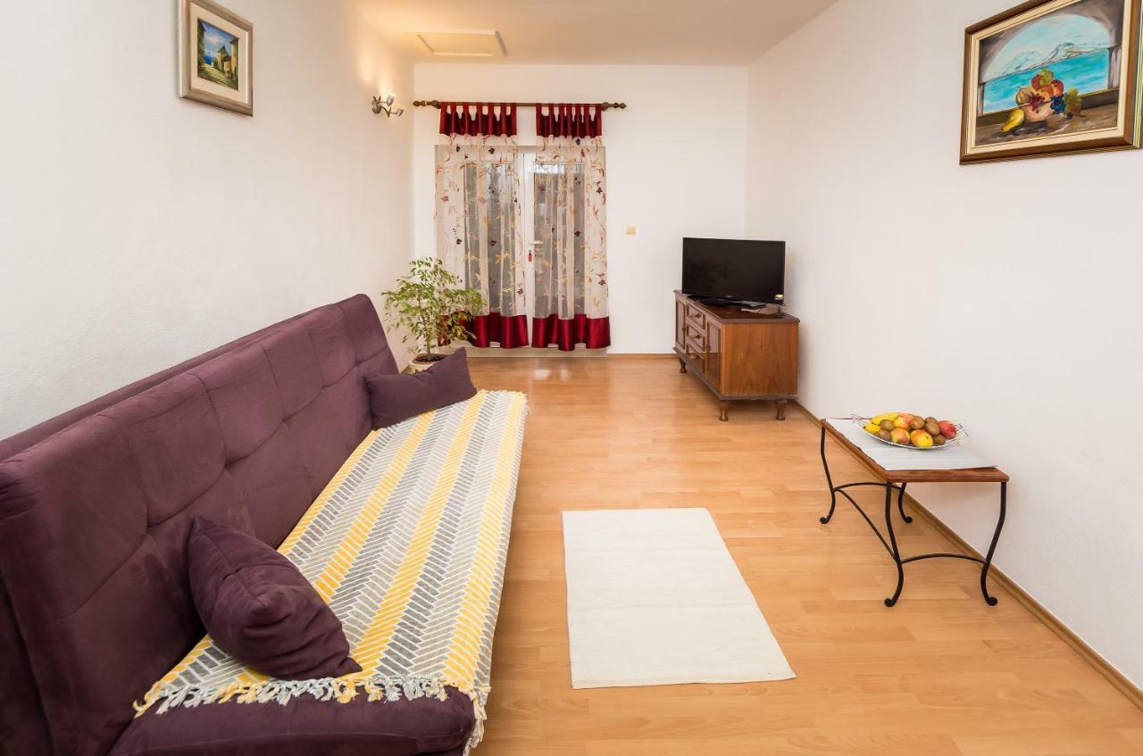 Apartment Leut With Spacious Terrace And Sea View 斯拉汀 外观 照片