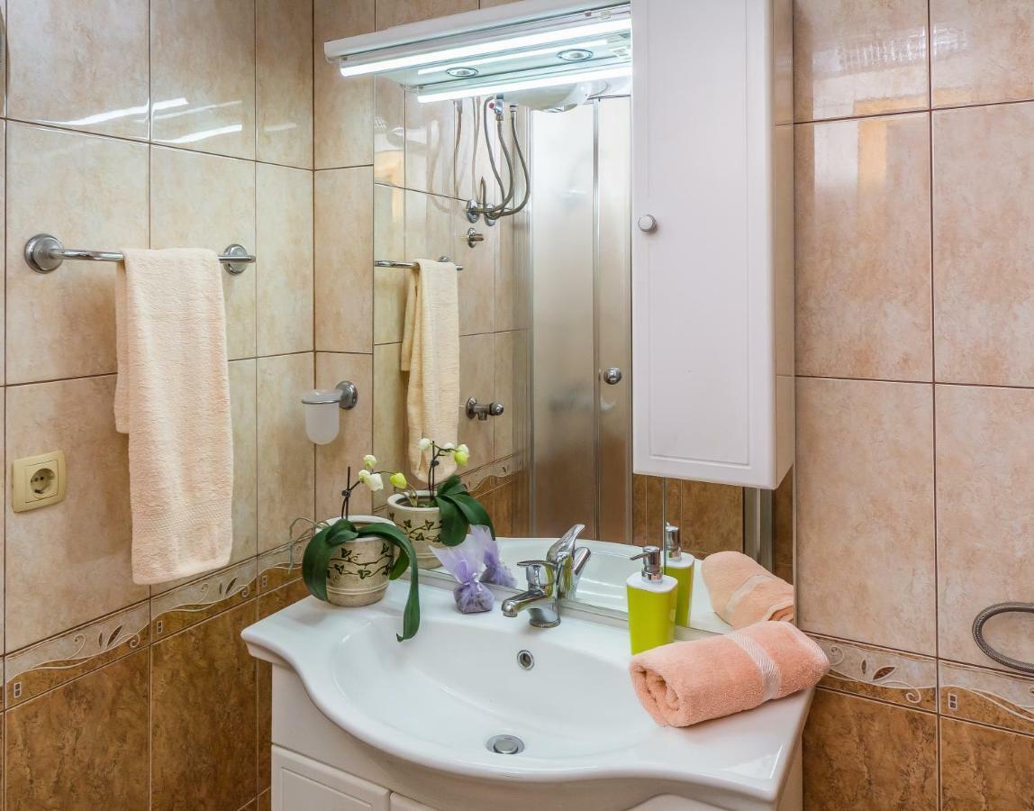 Apartment Leut With Spacious Terrace And Sea View 斯拉汀 外观 照片