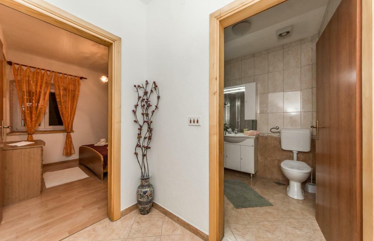 Apartment Leut With Spacious Terrace And Sea View 斯拉汀 外观 照片