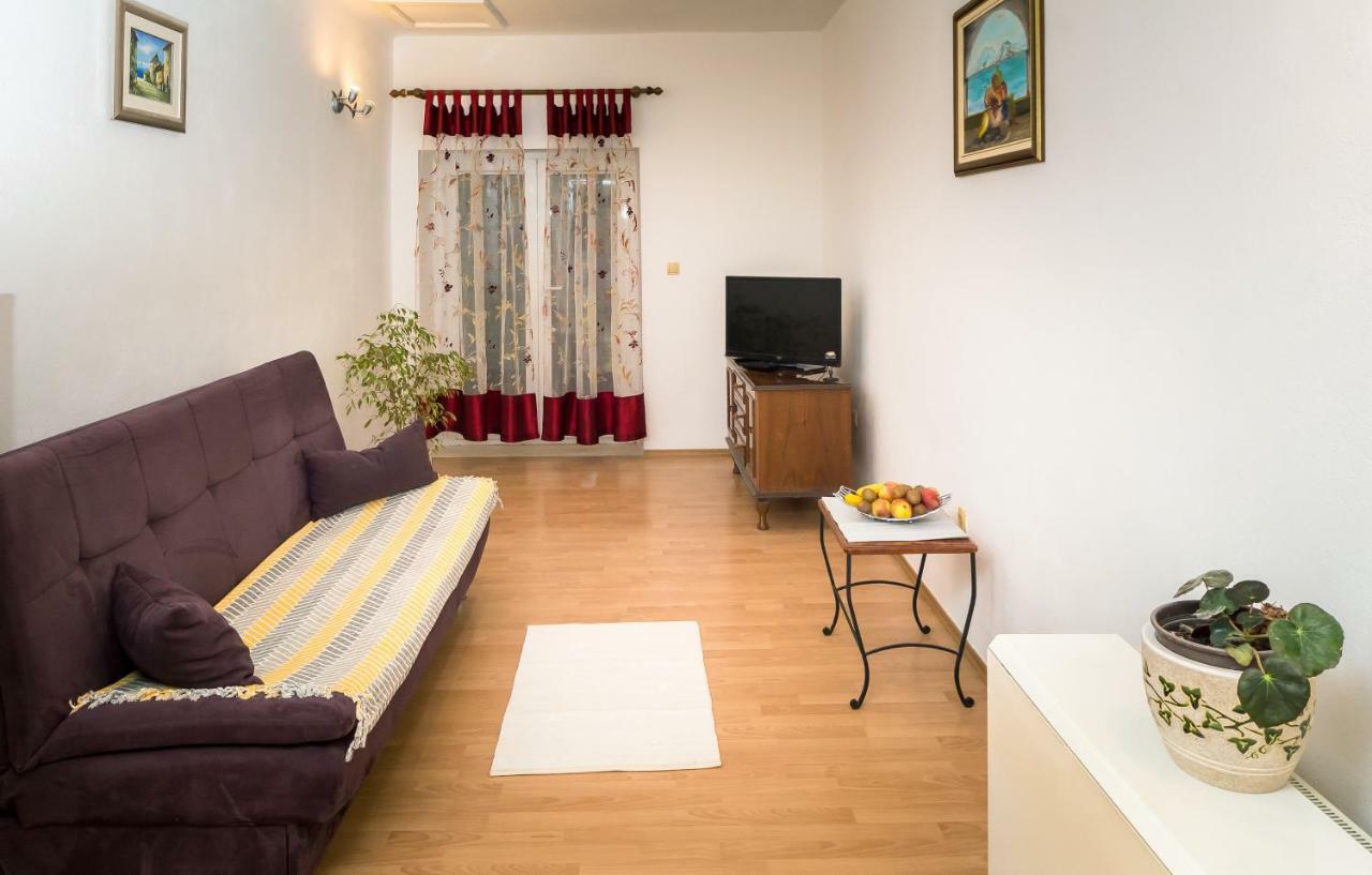 Apartment Leut With Spacious Terrace And Sea View 斯拉汀 外观 照片